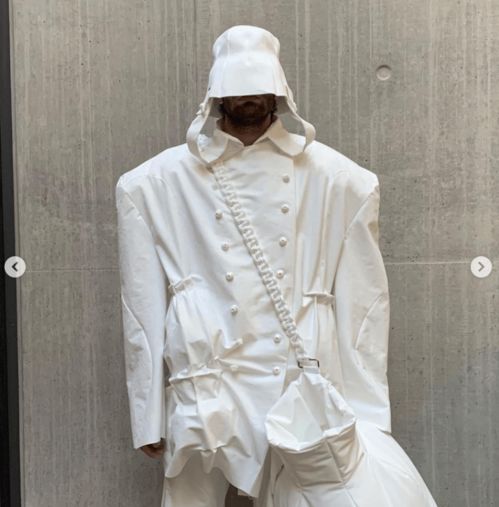 从中央圣马丁“白秀”看新生代设计力量 一场纯粹的时尚宣言